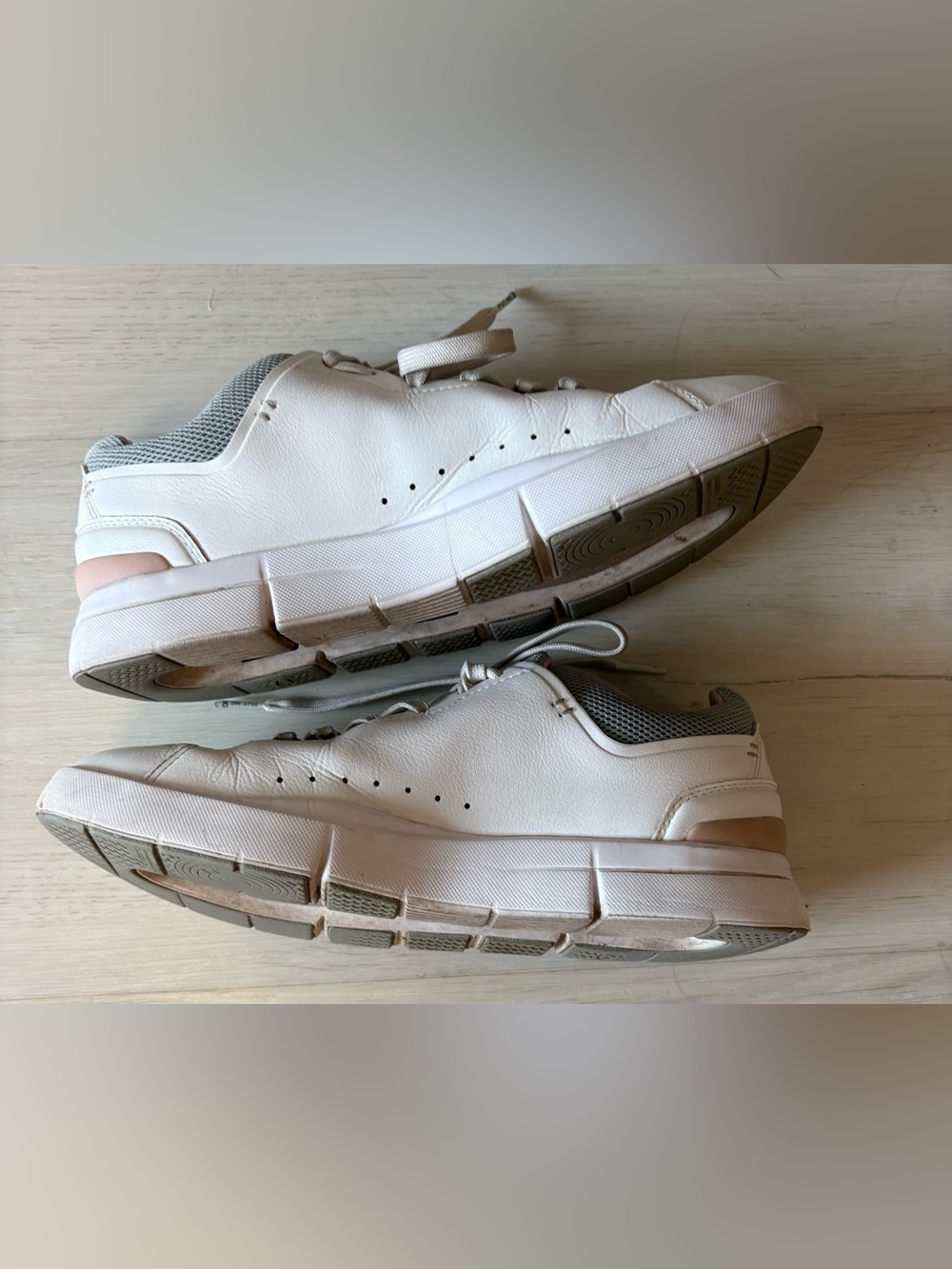 On Running Women’s Low-Top Sneakers in Off-White - Picture 2 of 8